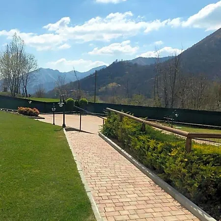 Isola 3* Villa (Brescia)