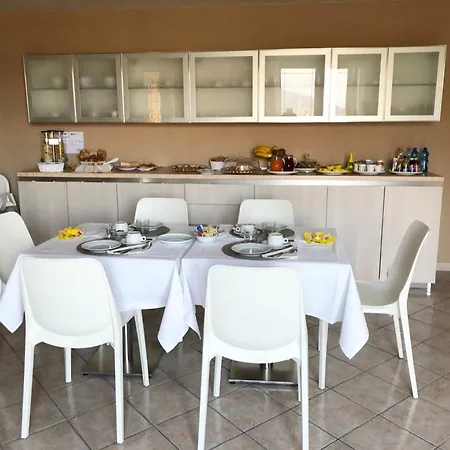 Isola לינה וארוחת בוקר וילה